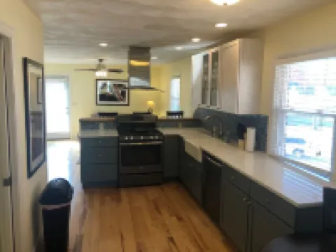 Secluded Haven - Central, Free WiFi, Close to Downtown