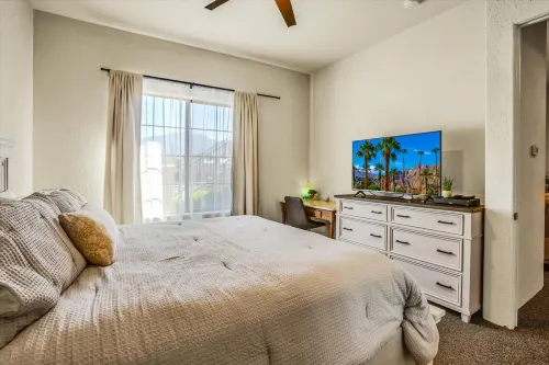 Access to Sparkling Pools and Hot Tubs - Charming Villa Retreat Hotels in La Quinta