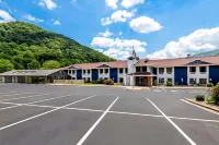 Comfort Inn Near Great Smoky Mountain National Park - Parking