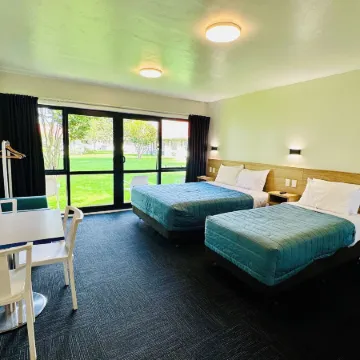 Airport Gold Star Motel Отели рядом с достопримечательностью «Мангер»
