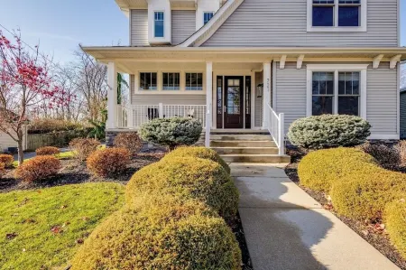 Spacious 5-bedroom house with hot tub and theatre room in charming South Bend
