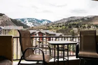 Breathtaking Beaver Creek Views and Cozy Comfort - Stunning Mountain Retreat فنادق في Avon