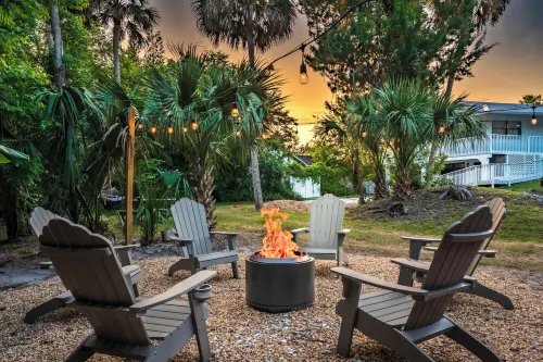 1 Min Private Beach & River Access w Movie Room, Heated Pool, Kayaks & Game Room