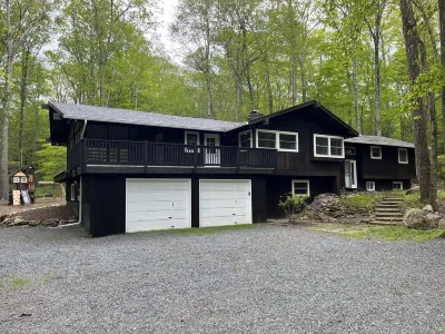 Locust Lake 5Br • 120" Theater, Arcade, Fire Pit, Wood Fire Place, Ping Pong+