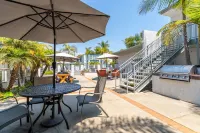 Heated Pool and Vibrant Dining Options - Cozy Beachside Retreat Hotels in Carpinteria