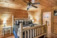 Fun-filled 2 bedroom cabin with hot tub Hotel dekat Sims Point