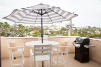 Spacious Home with Ocean View and Gardens - Vibrant Charming Retreat