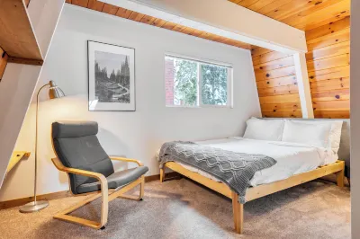 Chickadee by AvantStay Modern A-Frame Cabin