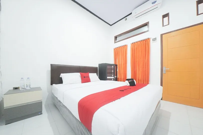RedDoorz Syariah near Mall Roxy Banyuwangi 2