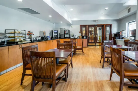 Country Inn & Suites by Radisson, Ontario at Ontario Mills, CA Отели в г. Онтэрио