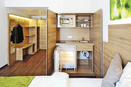 Green Deer Bavarian Hotel Отели в г. Pfaffenhofen a.d.Ilm