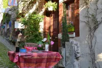 Les Ateliers d'Art Modiste et Formier Hotels in Roanne