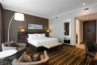 Sutton Place Hotel Toronto Hotels in Торонто