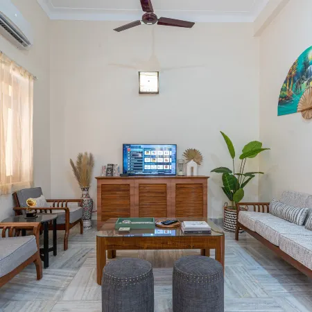 Candolim Beach Stay - 2 Minutes Walk to Beach