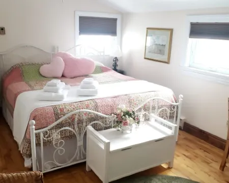 Rising Spirit Bed & Breakfast Hotels in Clarington