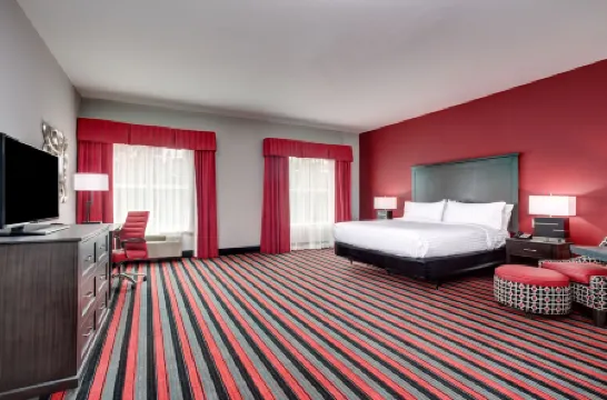 Holiday Inn & Suites LAFAYETTE NORTH by IHG