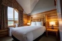 Basecamp Lodge Golden Hotels in Golden
