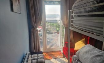 2BR-Sleeps4-Balcony-PetsOK-Parking-Ferryside