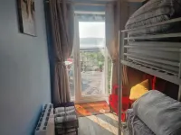 2BR-Sleeps4-Balcony-PetsOK-Parking-Ferryside Hotels in Llangynog