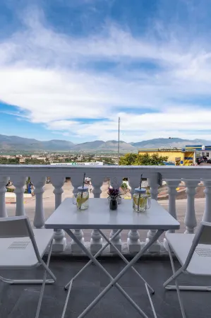 Hotel Flori Отели рядом с достопримечательностью «Mango Beach»