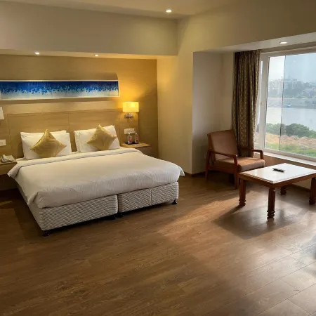 Rivera Sarovar Portico Ahmedabad Отели рядом с достопримечательностью «Набережная Сабармати»