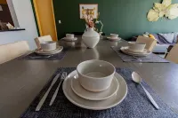 Capitalia-Luxury Apartments -Temístocles