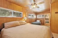 Pinglewood Cabin #2096 Hotels in Fawnskin