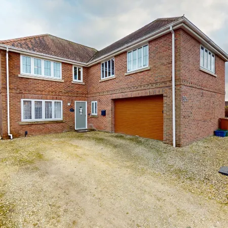 5-bedroom Home - Sleeps 16 - Ideal for Groups