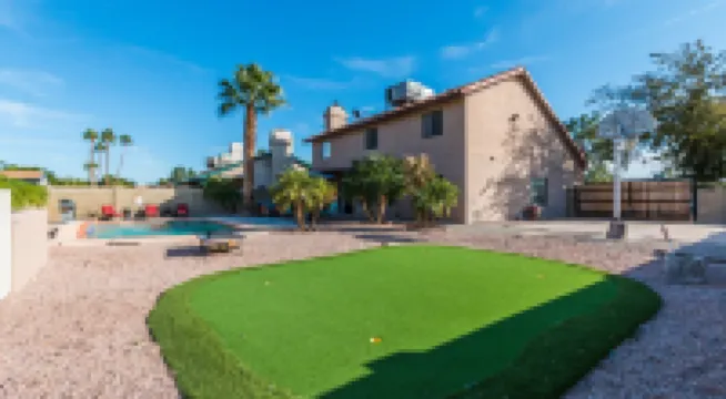 Backyard Playground! Golf Sport Court & Hot Tub! Hotels in 