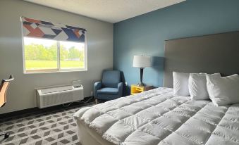 LakeWood Inn & Suites