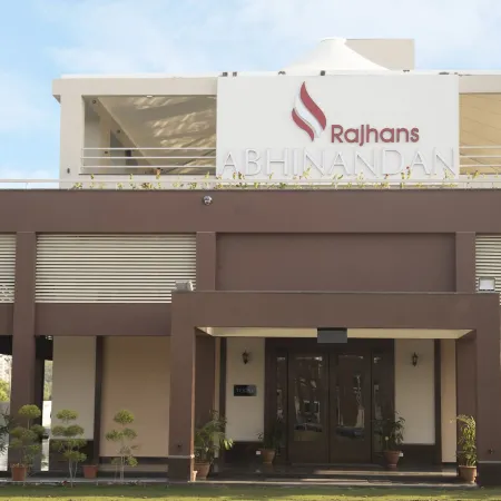 Hotel Rajhans Abhinandan