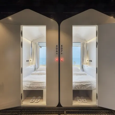 The O Pod Capsule Hotel Отели рядом с достопримечательностью «Железнодорожный вокзал Ха-Шалом»