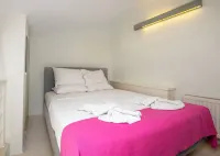 Vivian Art Apartments - balcón
