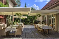Villa Estera - Hotel & Restauracja Hotels near Ptak Warsaw Expo