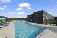 Global Luxury Suites at Capitol Hill - Rooftop Pools