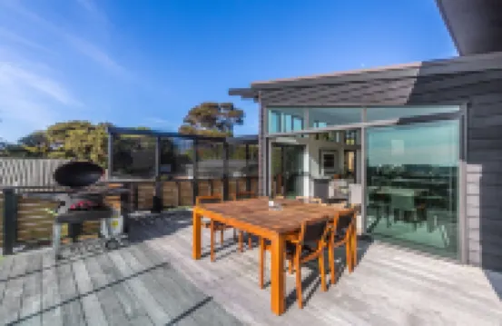 Taonga with Sea Views by Waiheke Unlimited Hotels near Little Oneroa Beach