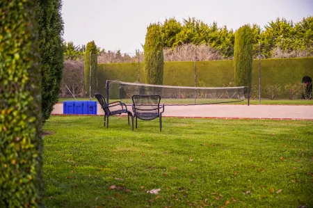 Honeysuckle Barn & Garden