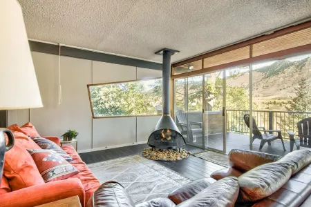 4BR Cabin With Fireplacemountain Viewsdog-friendly Отели рядом с достопримечательностью «Пайкс Пик - Америкас Маунтин»