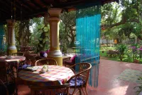 Granpa's Inn Hotel Bougainvillea