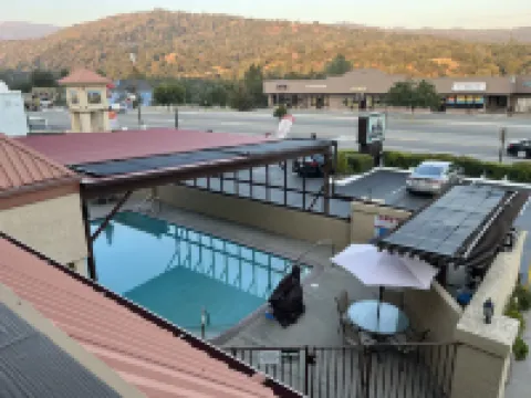 Yosemite Sierra Inn Hotels in Oakhurst