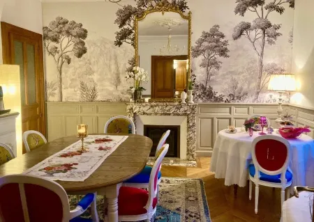 La Villa des Roses Gîte Chambres d'hôtes Piscine chauffée Отели в г. Пео