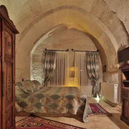 ShoeString Cave Hotel Отели рядом с достопримечательностью «Al Nazar Church»