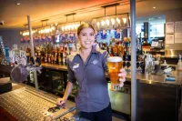 Shamrock Gardens Motel - bar