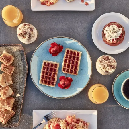 Elysian Santorini Отели рядом с достопримечательностью «Пляж мыса Колумбо»