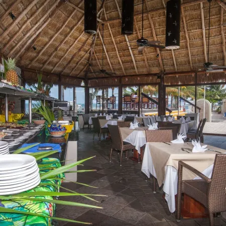 Aquamarina Beach Hotel Cancun Отели рядом с достопримечательностью «Пляж Лангоста»