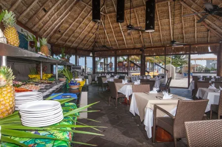 Aquamarina Beach Hotel Cancun