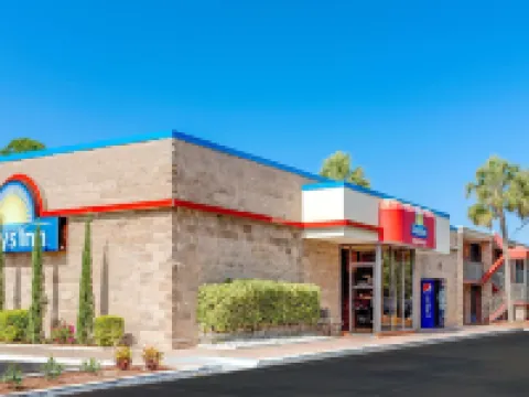 Days Inn by Wyndham Bradenton - Near the Gulf Hotels in South Bradenton