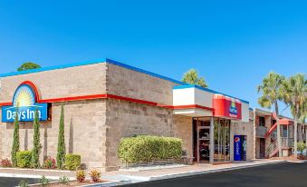 Days Inn by Wyndham Bradenton - Near the Gulf