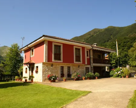 Casa Marian Hotels in Parres