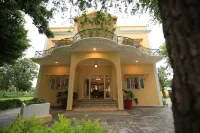 Roop Niwas Kothi, Near Mandawa